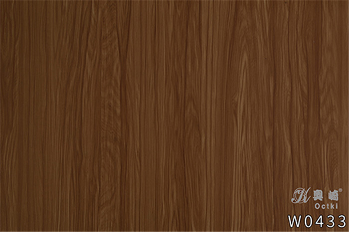 奧崎木紋貼裝飾 鴻業壁紙免費寄樣服務，搭配麗水奧崎木紋貼布藝窗簾，打造自然和諧家居空間